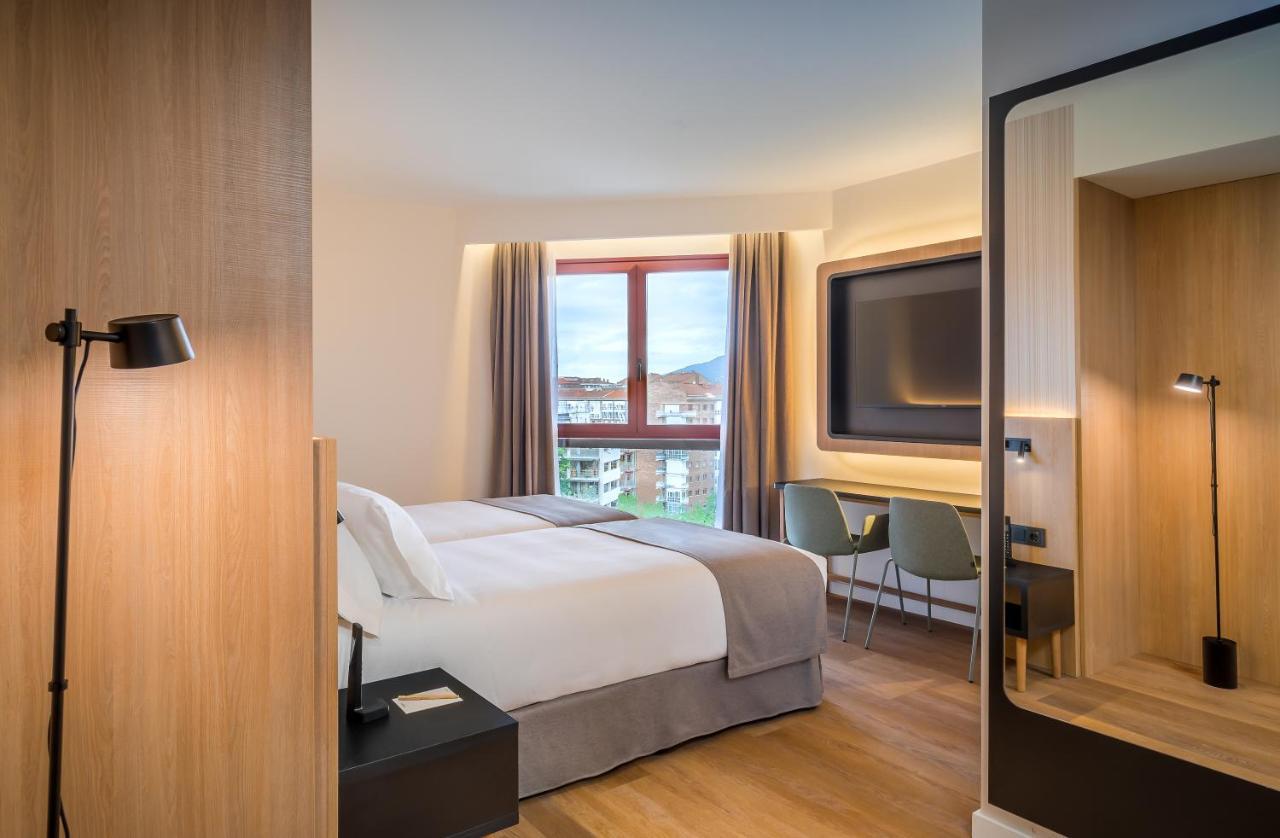 Occidental Pamplona Hotel Екстериор снимка