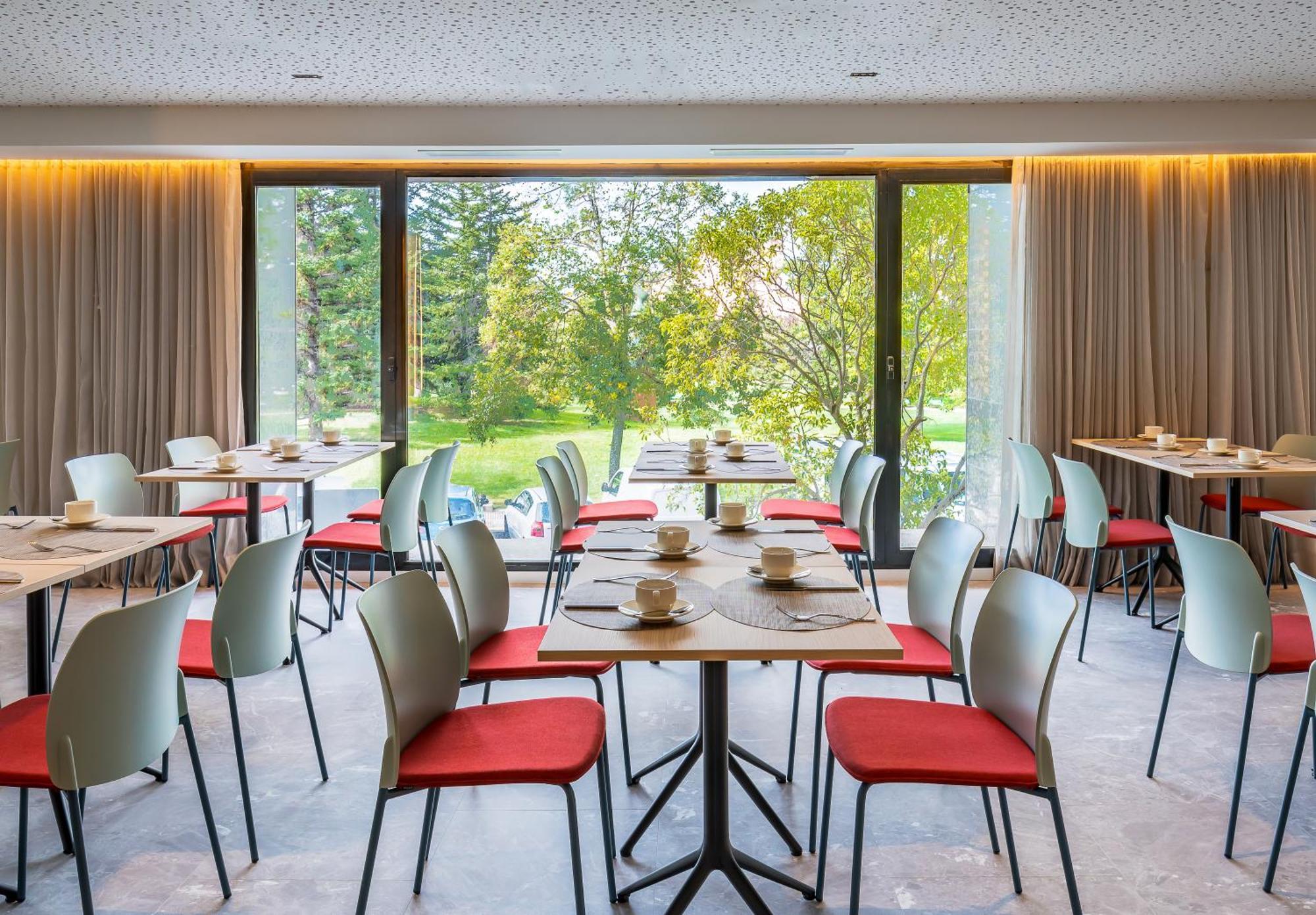 Occidental Pamplona Hotel Екстериор снимка
