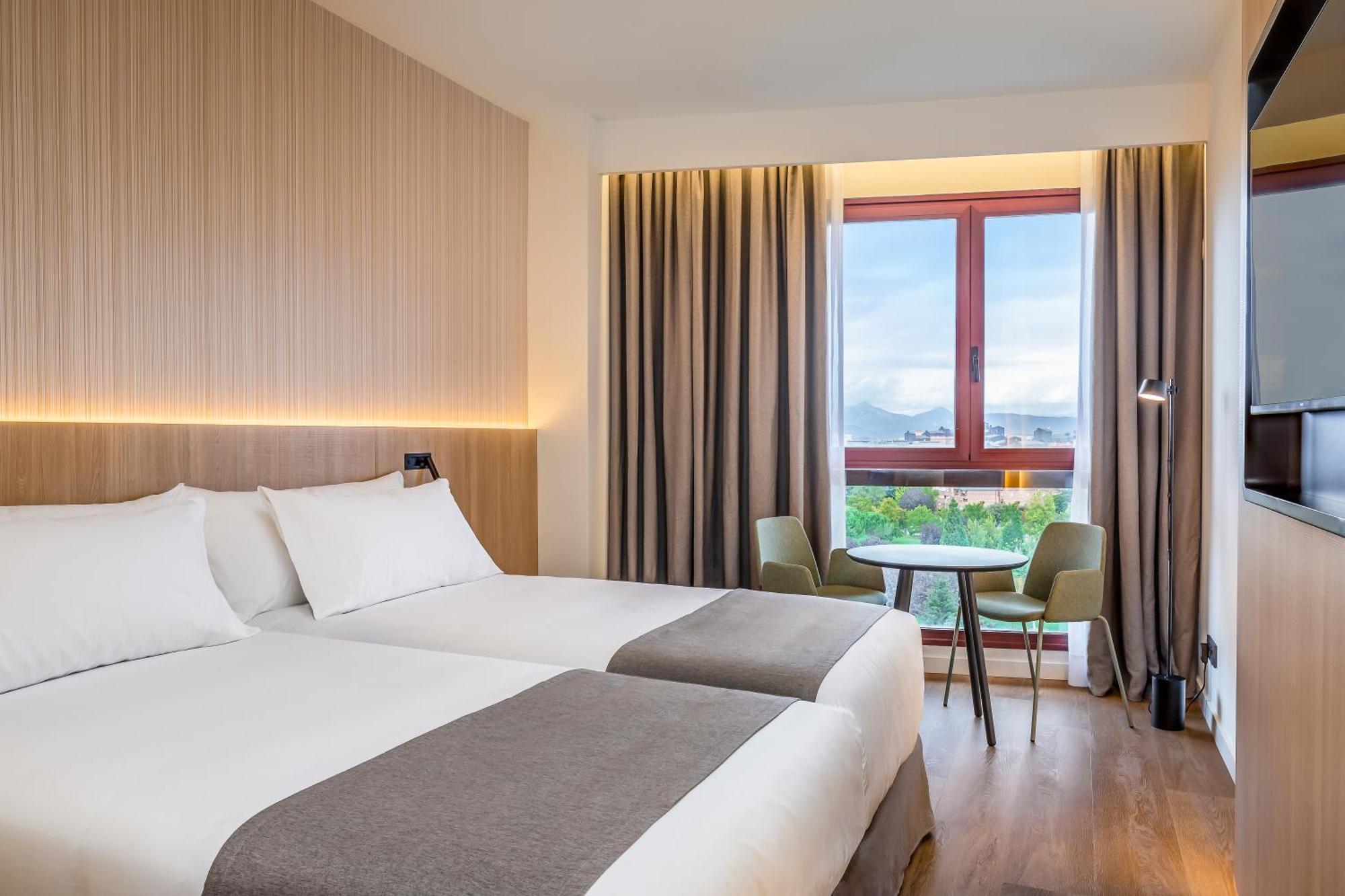 Occidental Pamplona Hotel Екстериор снимка