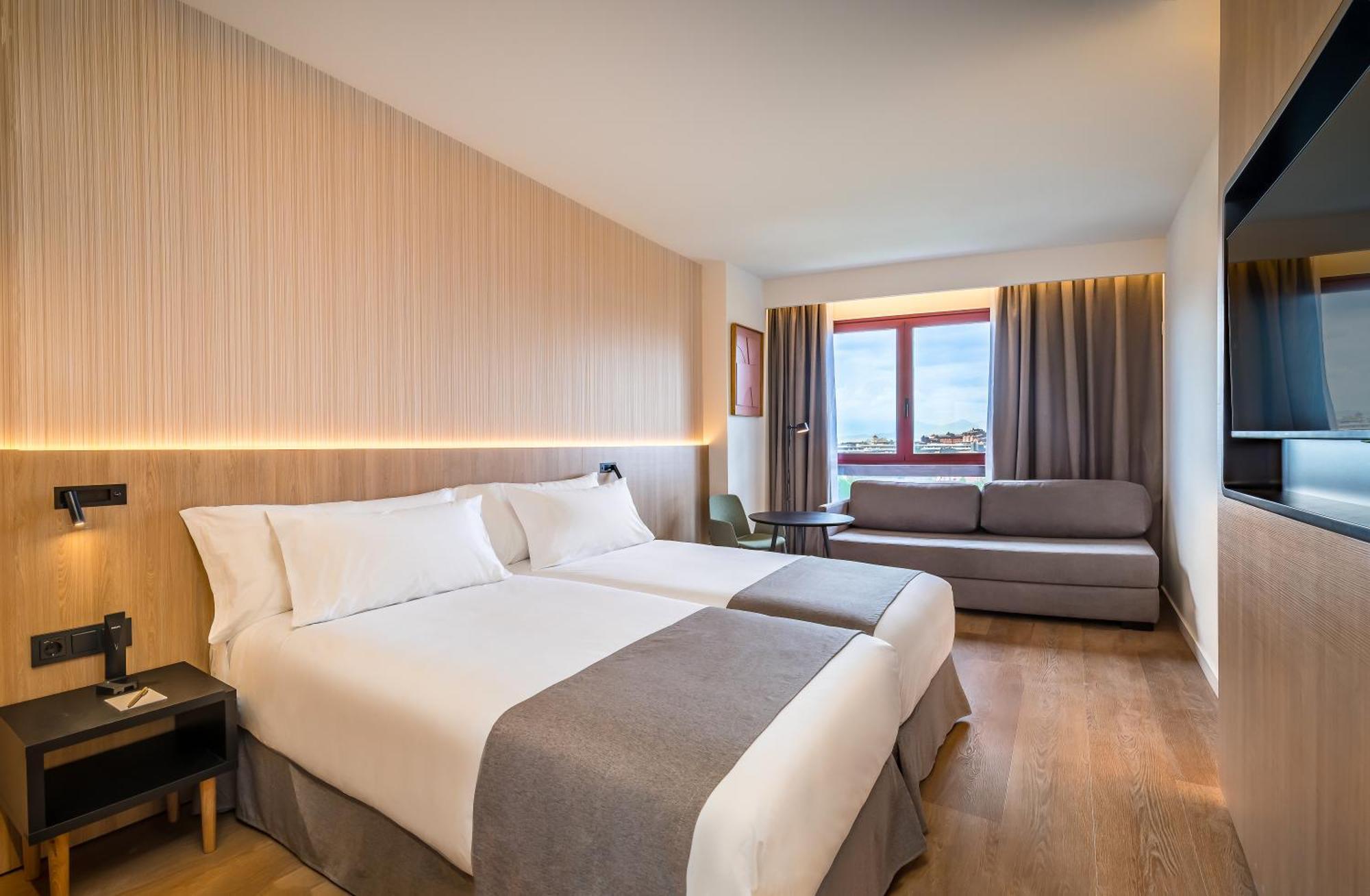 Occidental Pamplona Hotel Екстериор снимка
