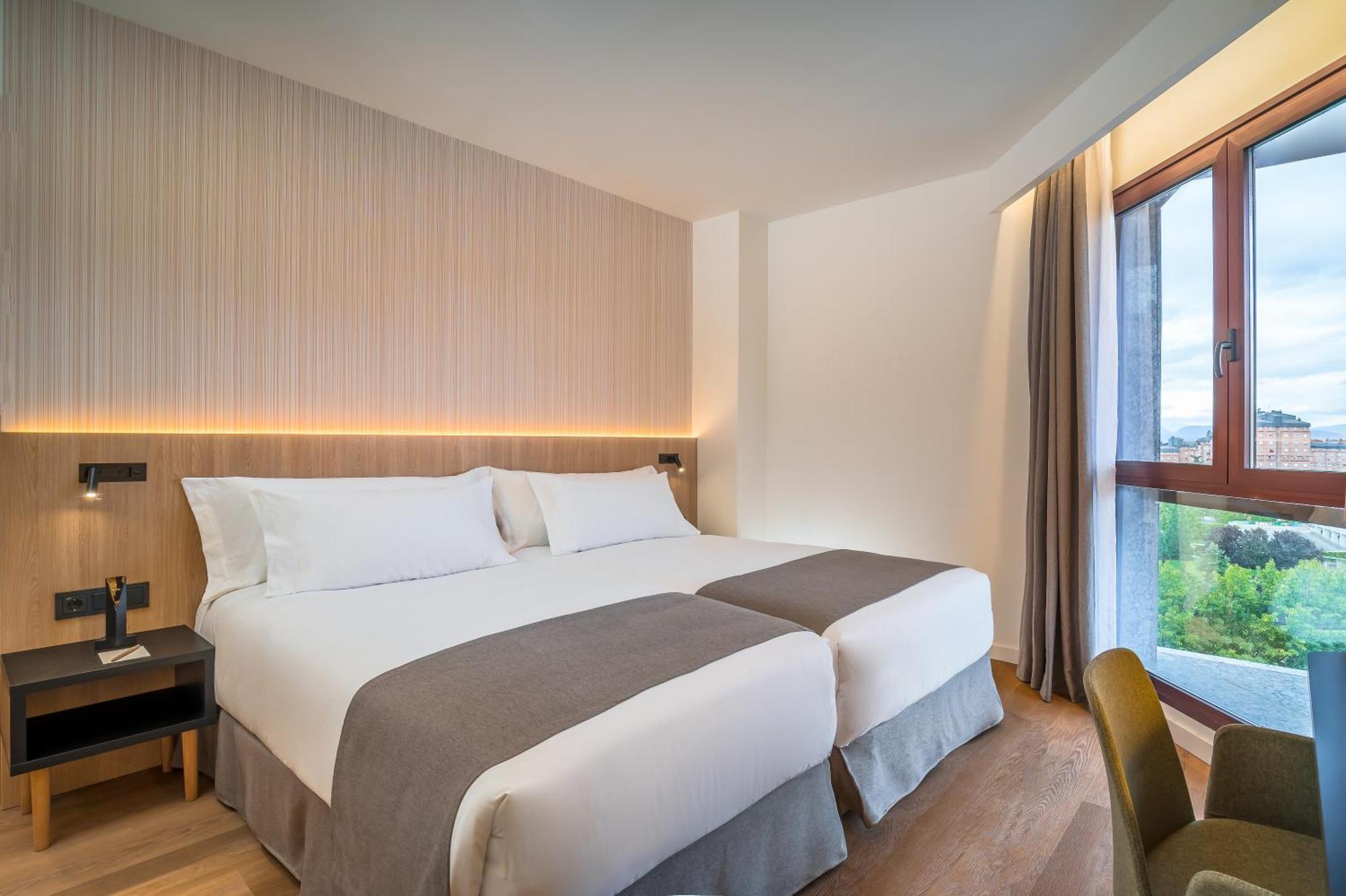 Occidental Pamplona Hotel Екстериор снимка