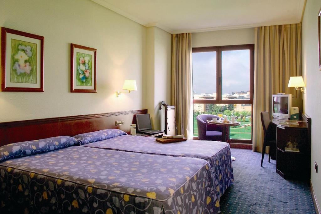Occidental Pamplona Hotel Екстериор снимка