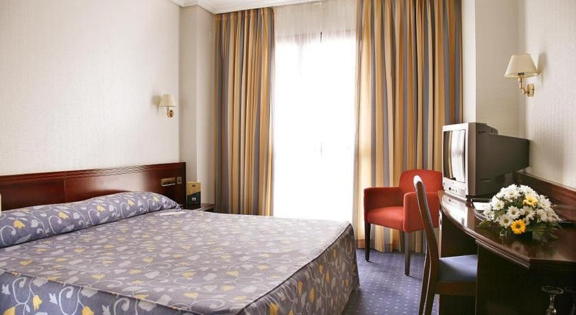 Occidental Pamplona Hotel Екстериор снимка
