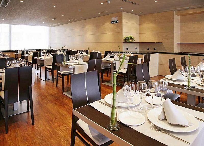 Occidental Pamplona Hotel Екстериор снимка