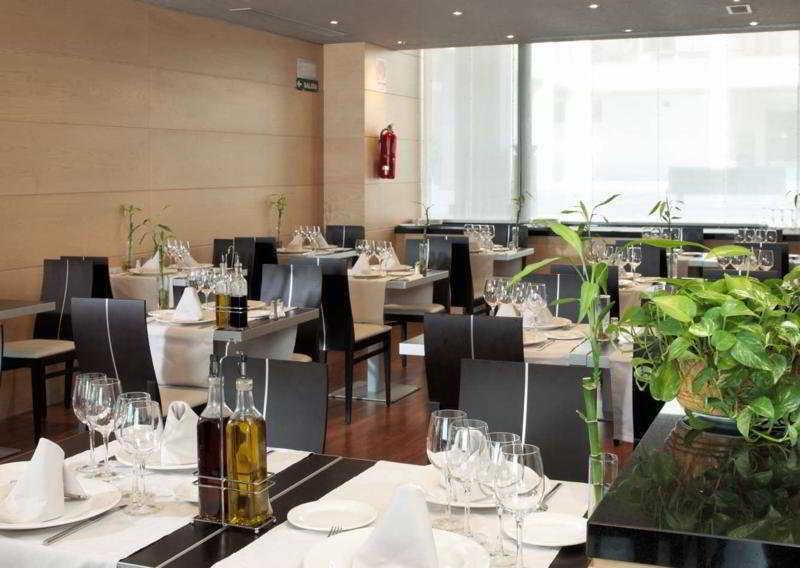 Occidental Pamplona Hotel Екстериор снимка